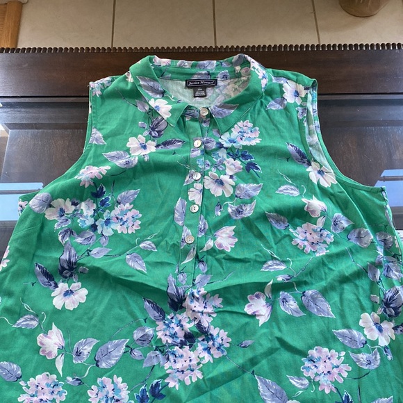 Jessica Howard Plus Size Point Collar Neck Sleeveless Floral Linen Shift Dress - Picture 7 of 11